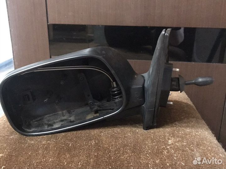 Корпус левого зеркала Тайота королла