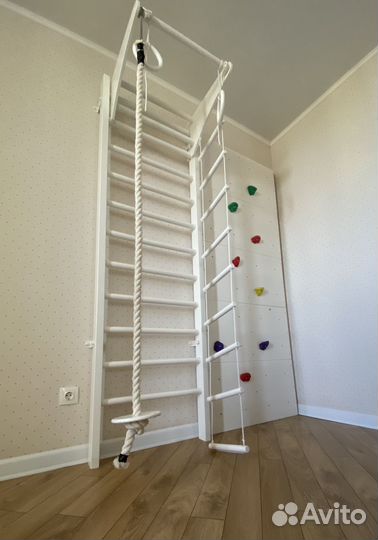 Шведская стенка со скалодромом