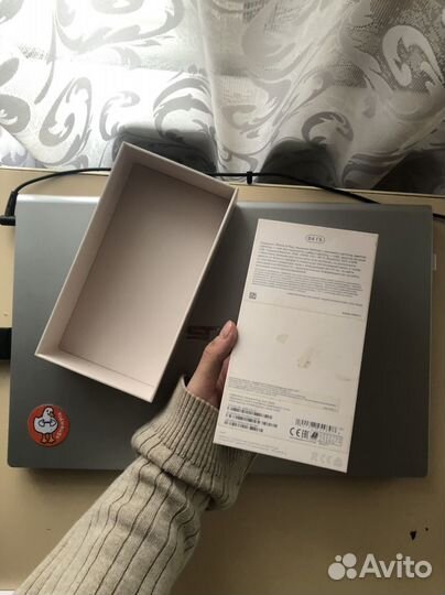 Пустая коробка от iPhone 8 plus