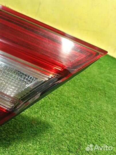 Фонарь задний внутренний правый Toyota Camry V70