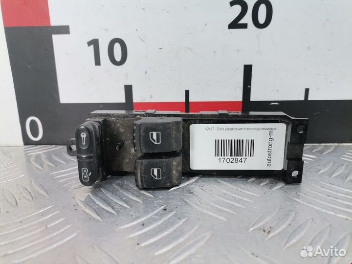 Блок управления стеклоподъемниками Volkswagen Golf