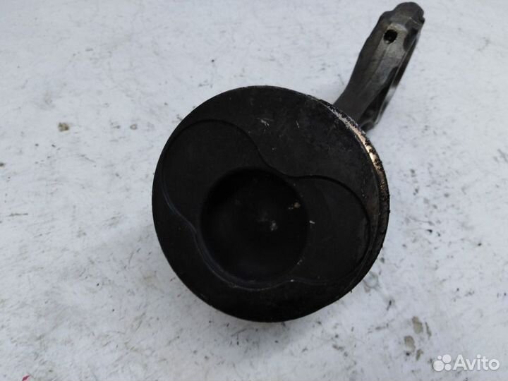 Поршень с шатуном Ауди Bora A4