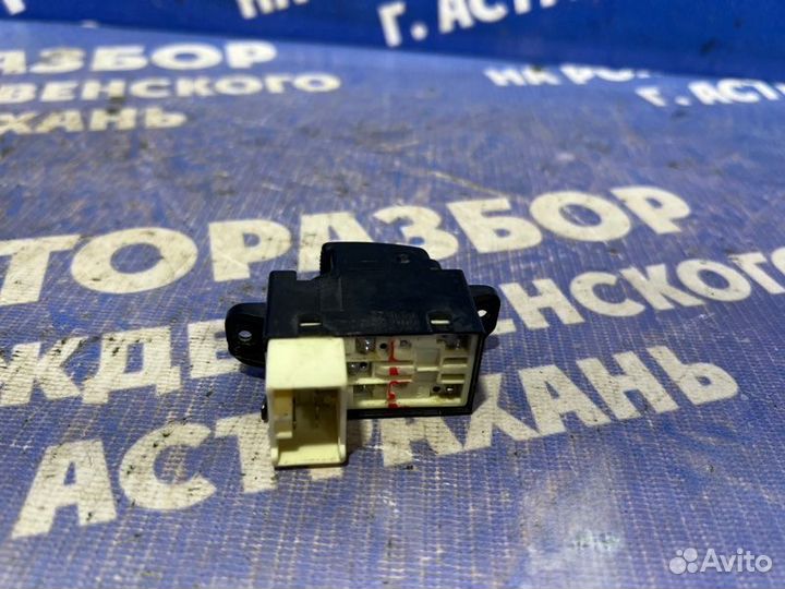 Кнопка стеклоподъемника Hyundai Sonata 4 седан