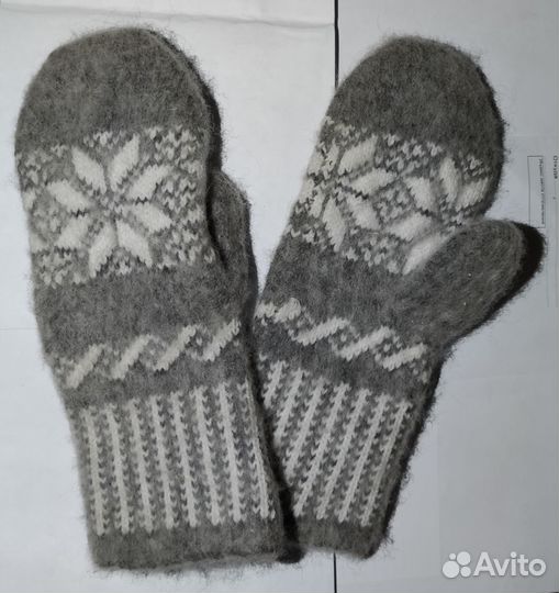 Варежки женские