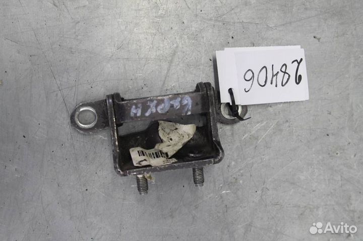 Петля двери задней правой верхняя Nissan Qashqai