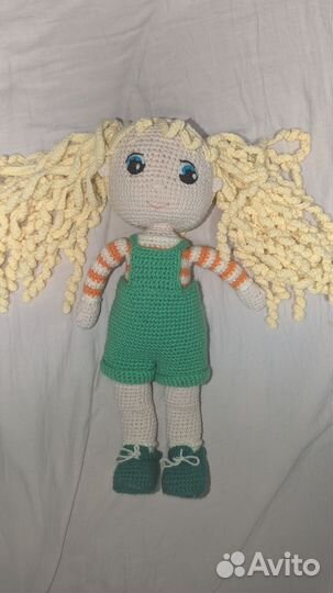 Вязаная кукла ручной работы