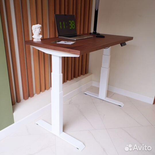 Стол с электроприводом. Управляется Алисой