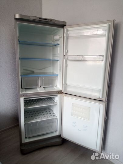 Холодильник Индезит в хорошем состоянии