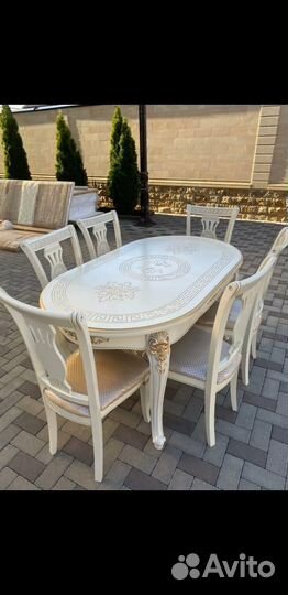 Стол и стулья