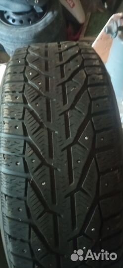 Tigar SUV Ice 215/65 R16