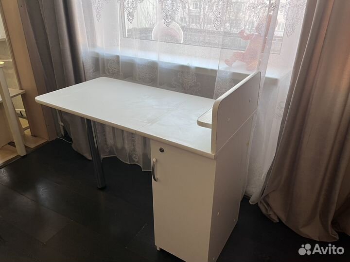 Маникюрный стол бу