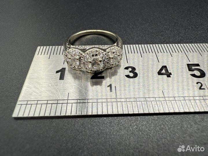 Золотое кольцо с бриллиантами