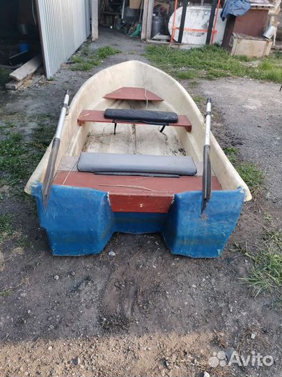 Пластиковая лодка