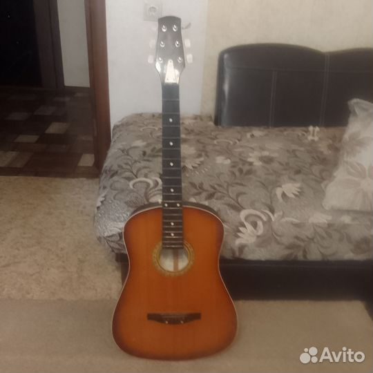 Гитара акустическая 