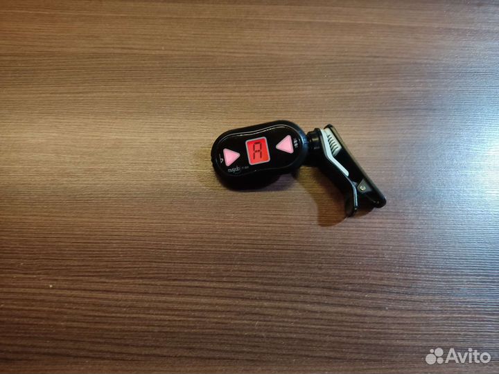 Тюнер для настройки гитары