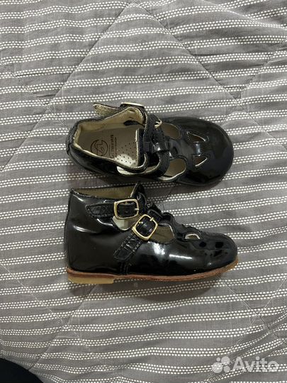 Туфли на девочку 23