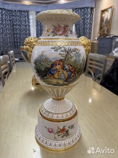 Антикварная ваза