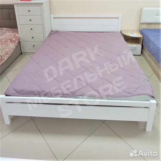 Кровать массив