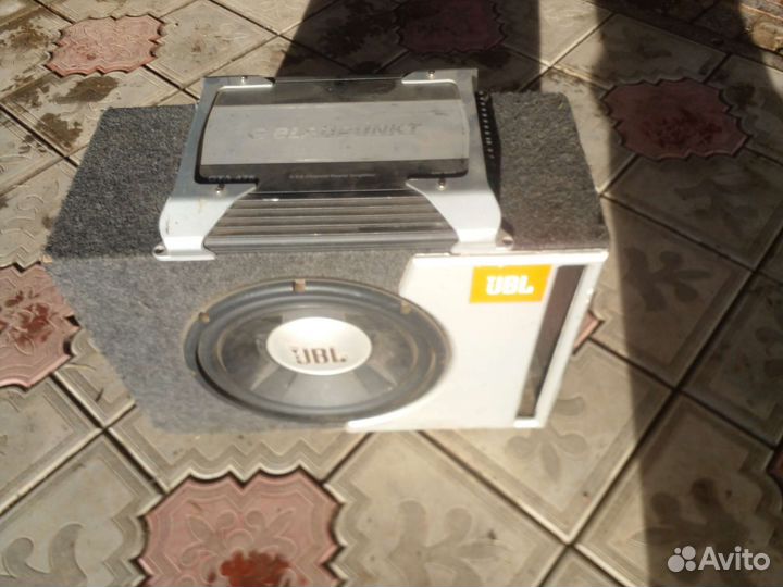 Сабвуфер jbl