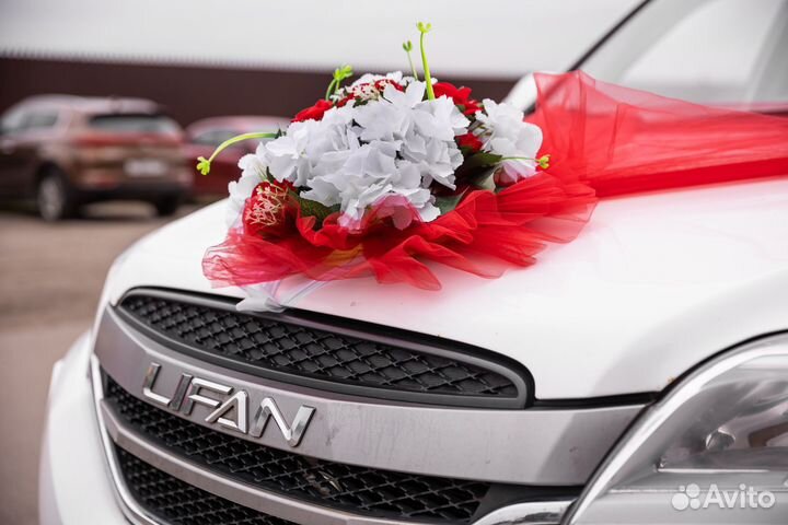 Свадебное украшения на машину