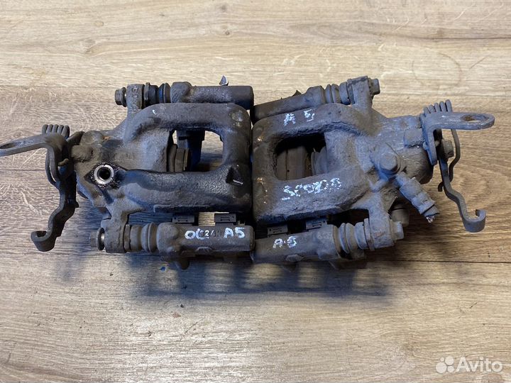 Skoda octavia a5 задний суппорт L-R