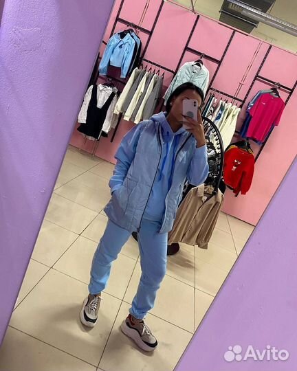 Костюмы тройка: брюки, толстовка, жилет. В наличии