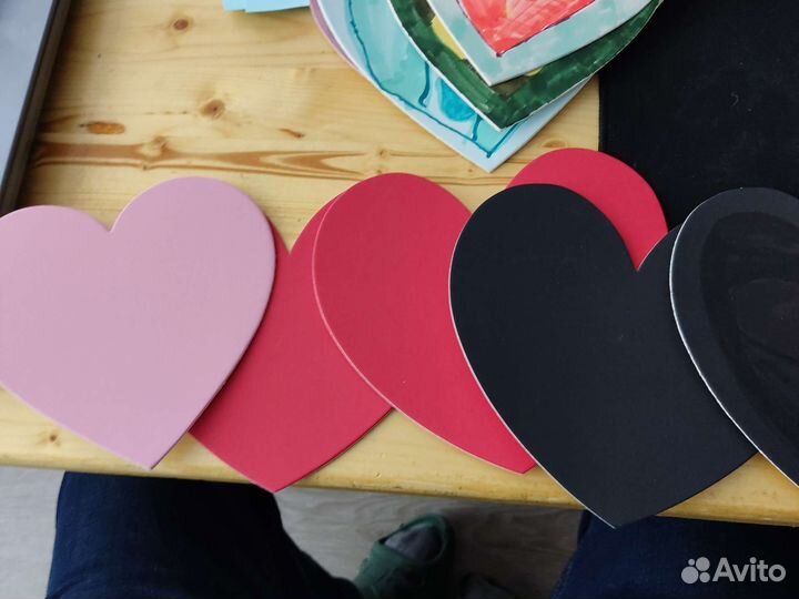 Цветные картонные круги и коробки