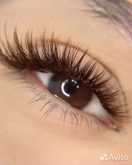 Модель Наращивание ресниц. Ламинирование. Брови