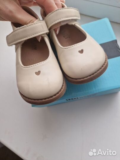 Туфли на девочку 24 размер