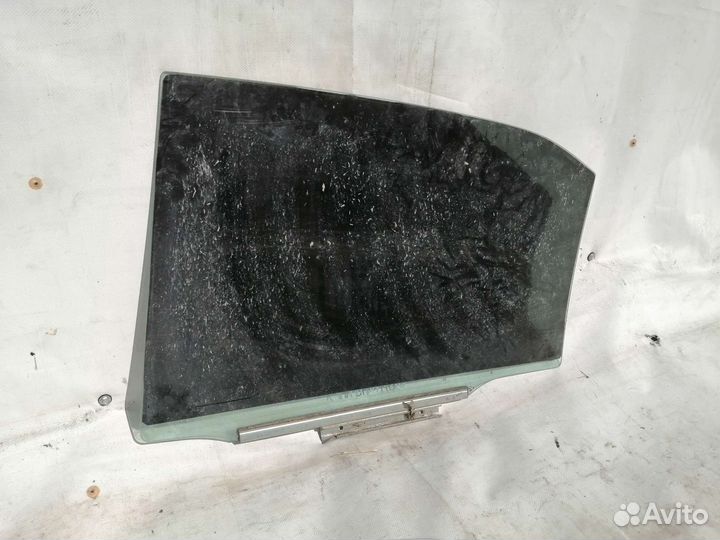 Стекло двери задней правой Toyota Camry 40