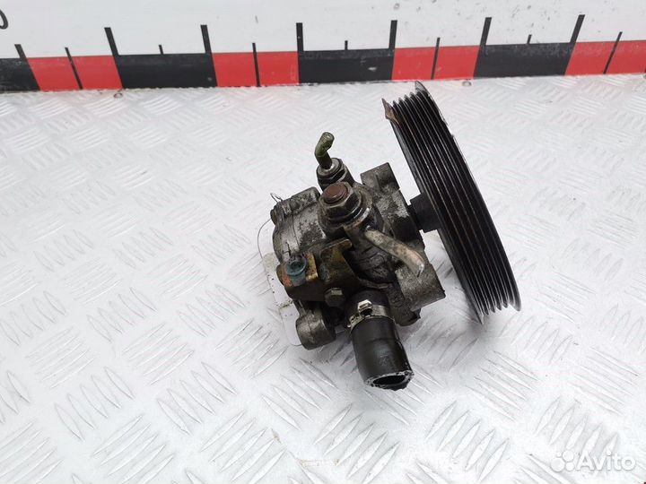 Насос гидроусилителя руля Mitsubishi Carisma 1999