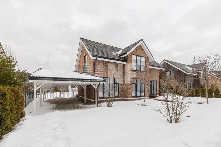 Дом 180 м² на участке 6 сот.