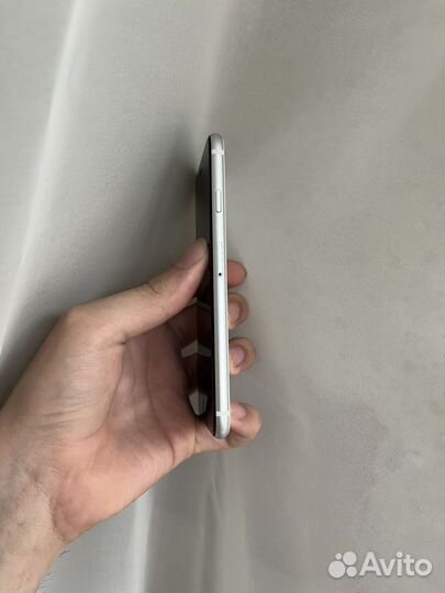 iPhone SE (2020), 64 ГБ