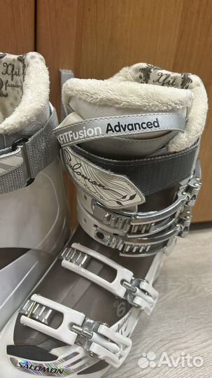 Женские горнолыжные ботинки Saloman