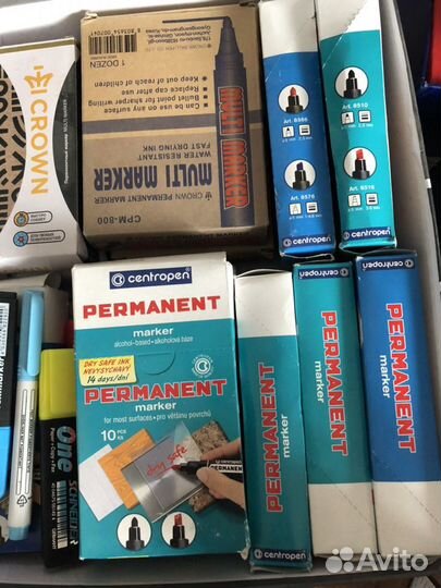 Канцтовары для офиса и школы: степлеры и ножницы п