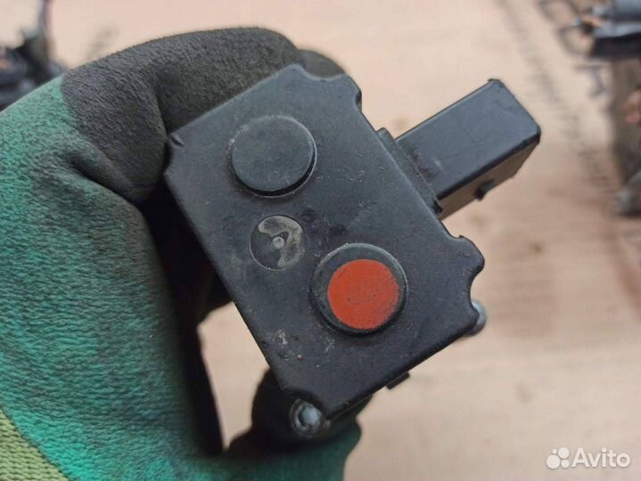 Блок клапанов пневмоподвески BMW 7 F01/F02