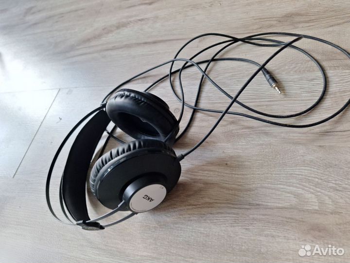 Проводные наушники akg