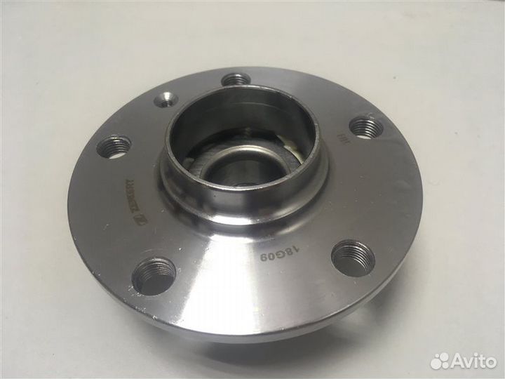 Ступица задняя подшипник ступичный Volkswagen Golf