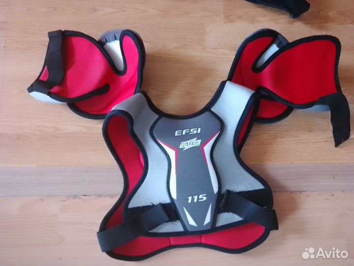 Продам хоккейную защиту детскую, коньки