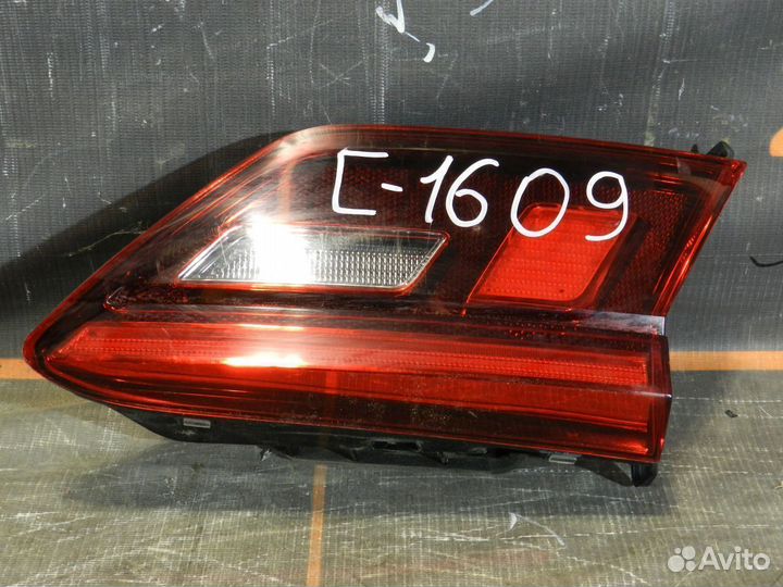 Фонарь внутренний левый - Volkswagen Tiguan