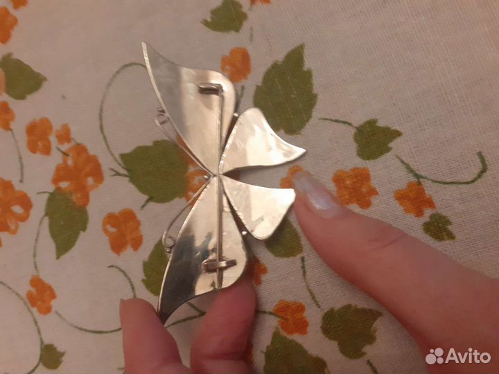 Брошь бабочка камни натуральные