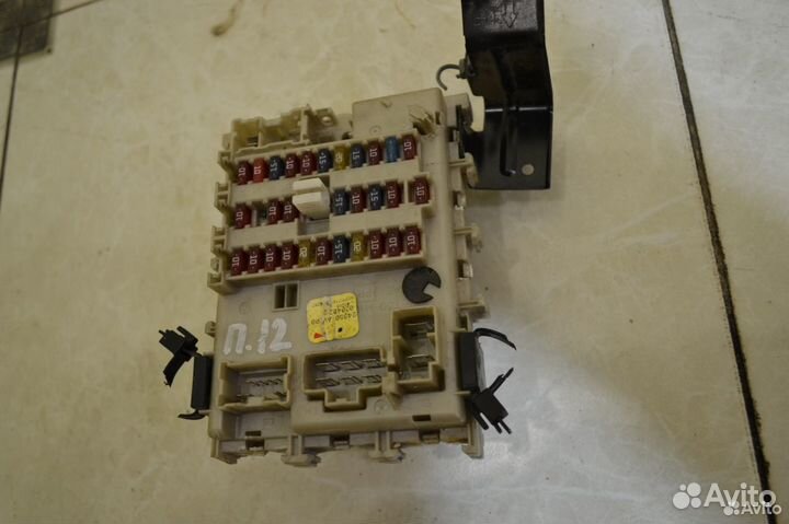 Блок предохронителей в салоне Nissan Primera P12