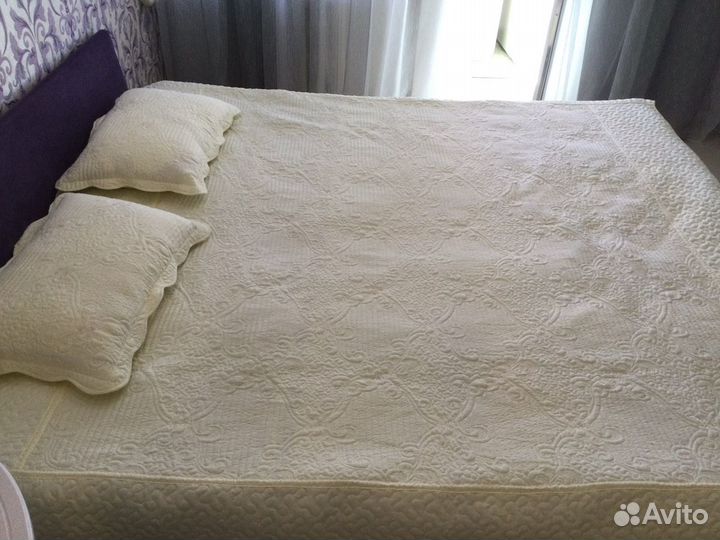 Покрывало с наволочками