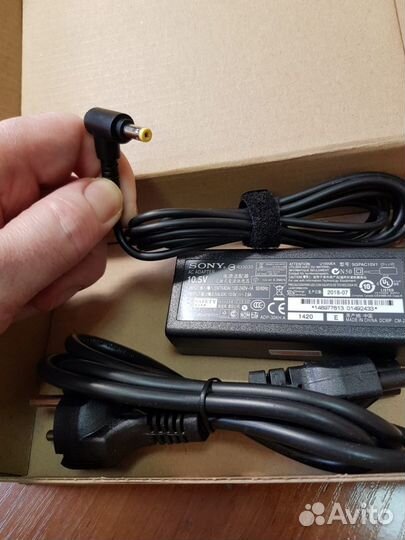 Зарядка для ноутбука Sony 10.5V 2.9A (20W) 4.8x1.7