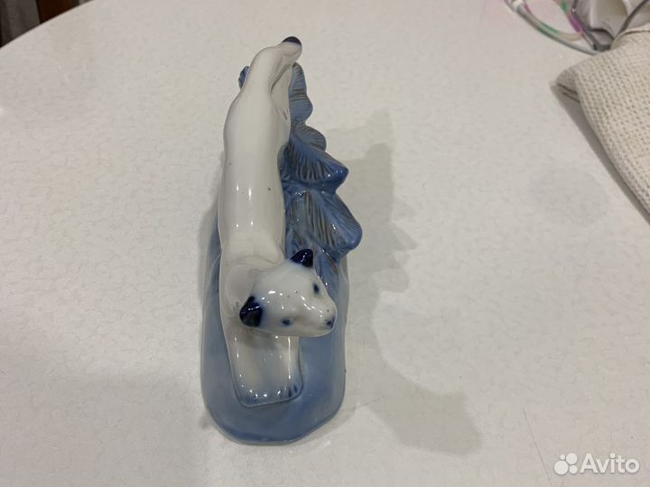 Фарфоровая статуэтка соболь