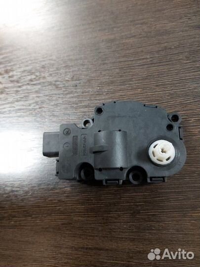 Моторчик заслонки печки Porsche Cayenne 958 3.6