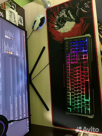 Игровая клавиатура и коврик игровой