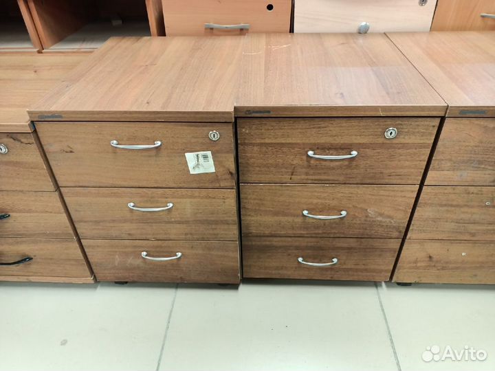 Тумбы подкатные Б.У