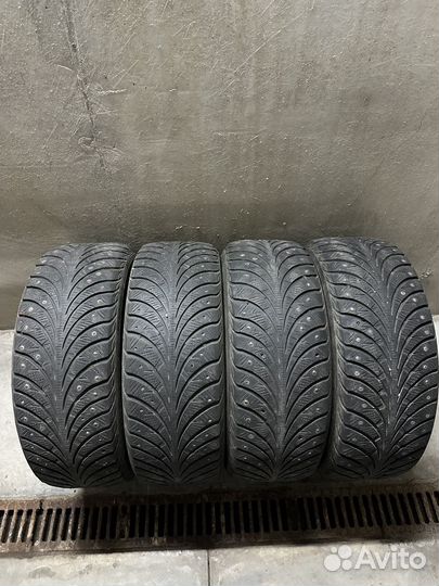 Sava Eskimo Stud 215/55 R17