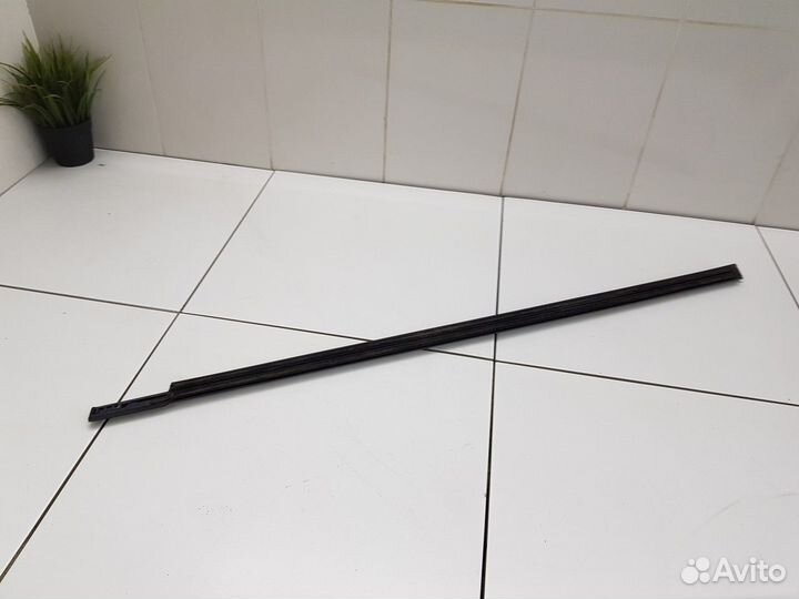 Уплотнитель стекла передней правой двери